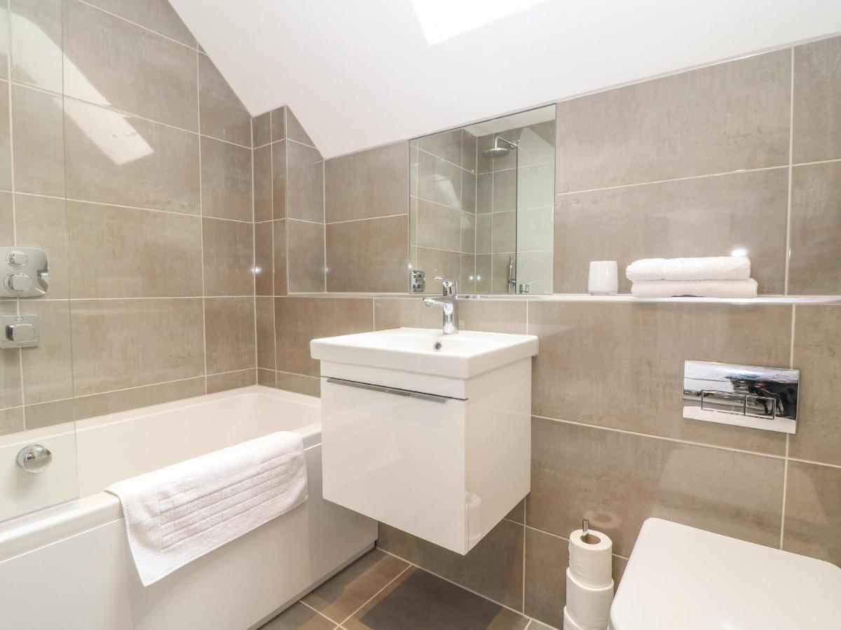 9 Windrush Heights Villa เบอร์ฟอร์ด ภายนอก รูปภาพ
